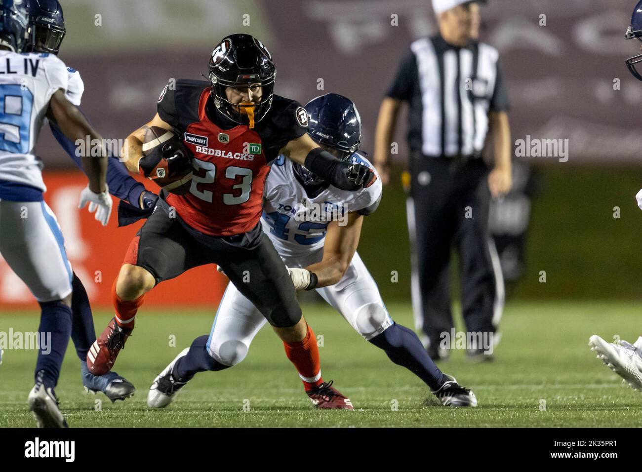 Ottawa, Canada. 24 settembre 2022. Jaelon Acklin (23) degli Ottawa Redblacks in una partita della stagione regolare della Canadian Football League (CFL) tra gli Argonauti di Toronto agli Ottawa Redblacks. Gli Argonauti hanno vinto il gioco 45-15. Foto Stock