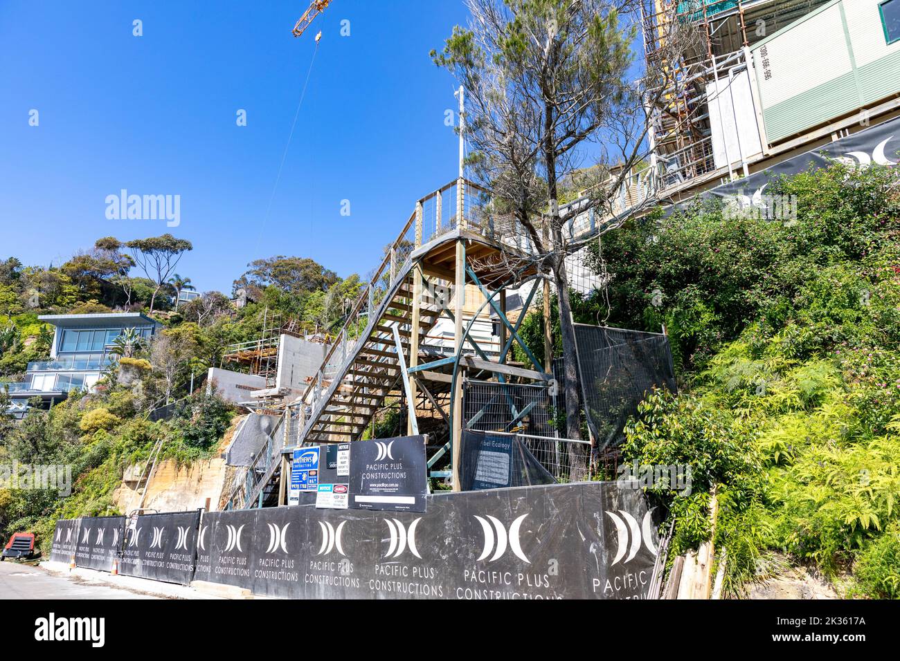Cantiere edile per nuova casa residenziale a Whale Beach, Sydney, Australia con scavi di rocce profonde Foto Stock