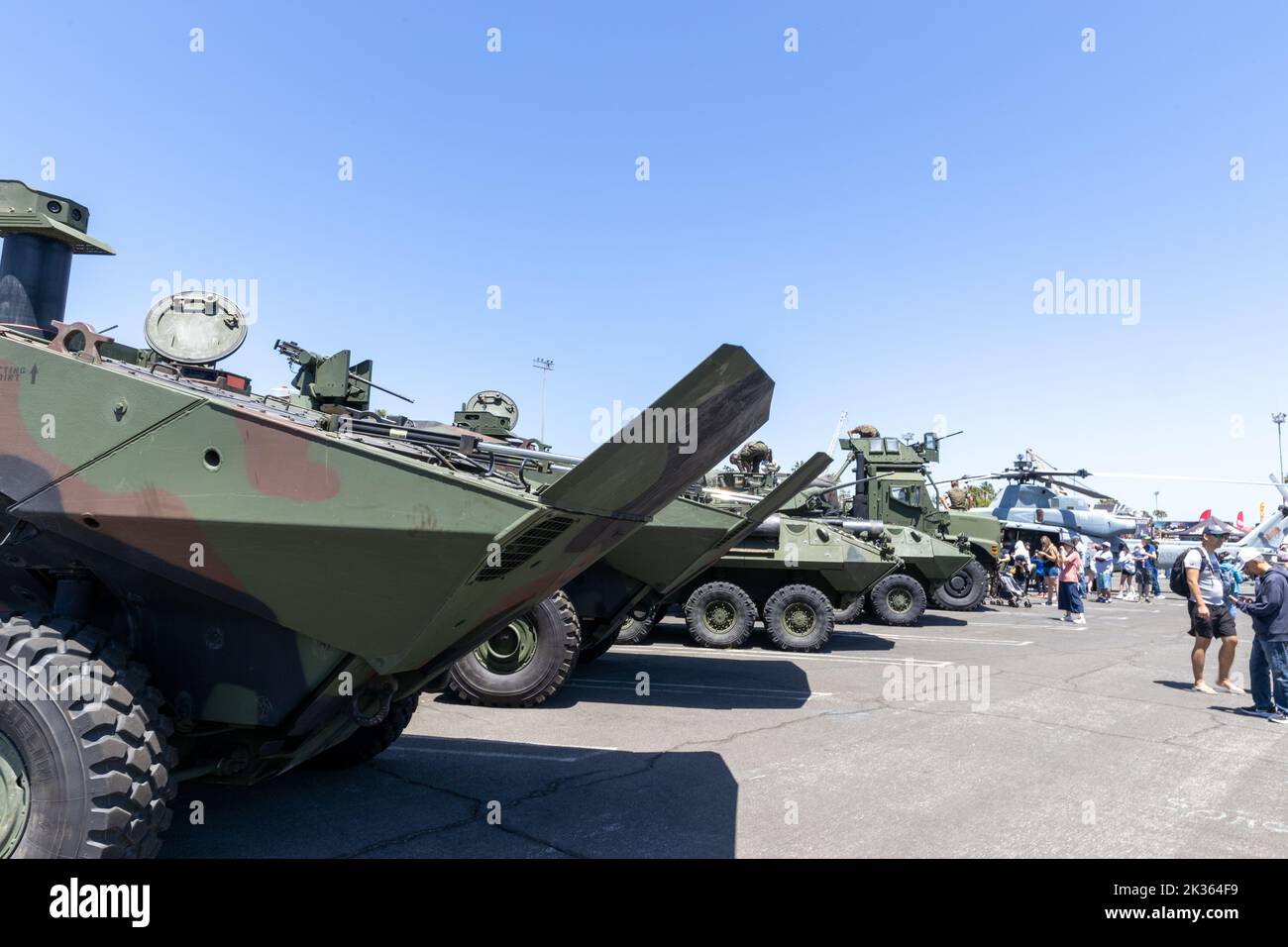 Un gruppo di veicoli blindati leggeri durante la Fleet Week Los Angeles 2022 Foto Stock