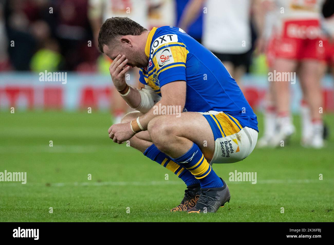 Un Cameron Smith n° 17 di Leeds Rhinos a tempo pieno dopo la partita della Super League 25th di Betfred, St Helens vs Leeds Rhinos a Old Trafford, Manchester, Regno Unito, 23rd settembre 2022 (Foto di James Heaton/News Images) Foto Stock