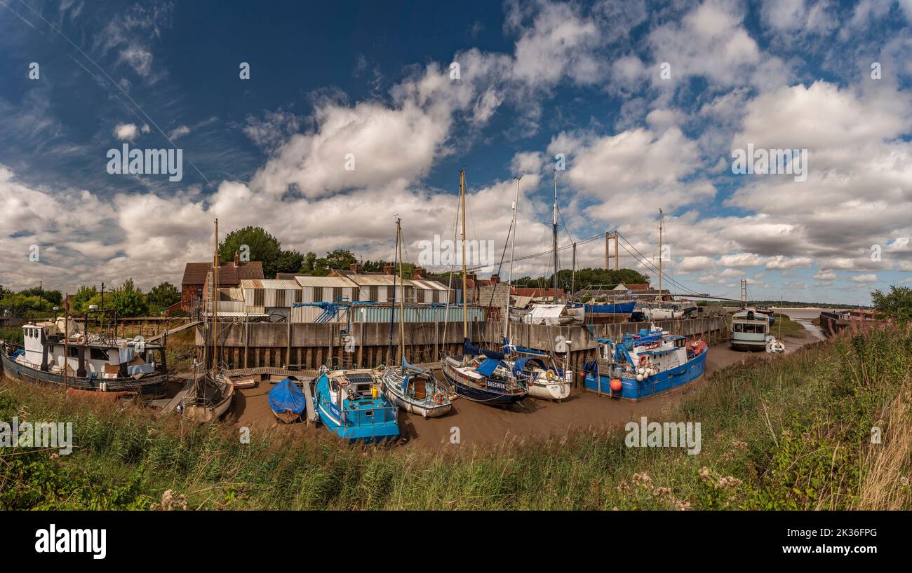 Una piccola insenatura sul fiume Humber a Barton upon Humber, Lincolnshire, Regno Unito Foto Stock