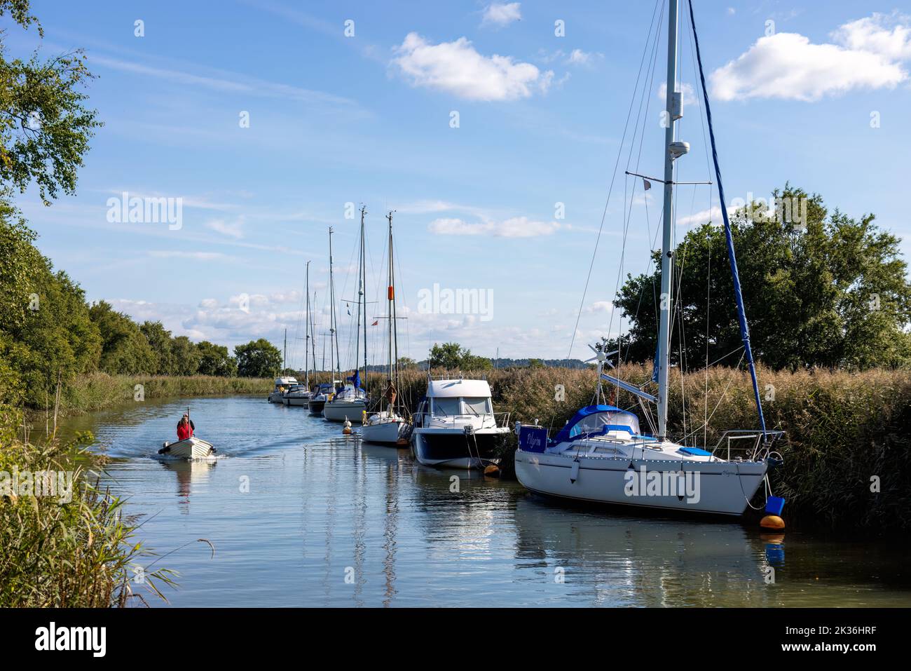 Wareham, Dorset, Regno Unito - 18 settembre : due fiumi camminano intorno a Wareham, Dorset il 18 settembre 2022. Due persone non identificate Foto Stock
