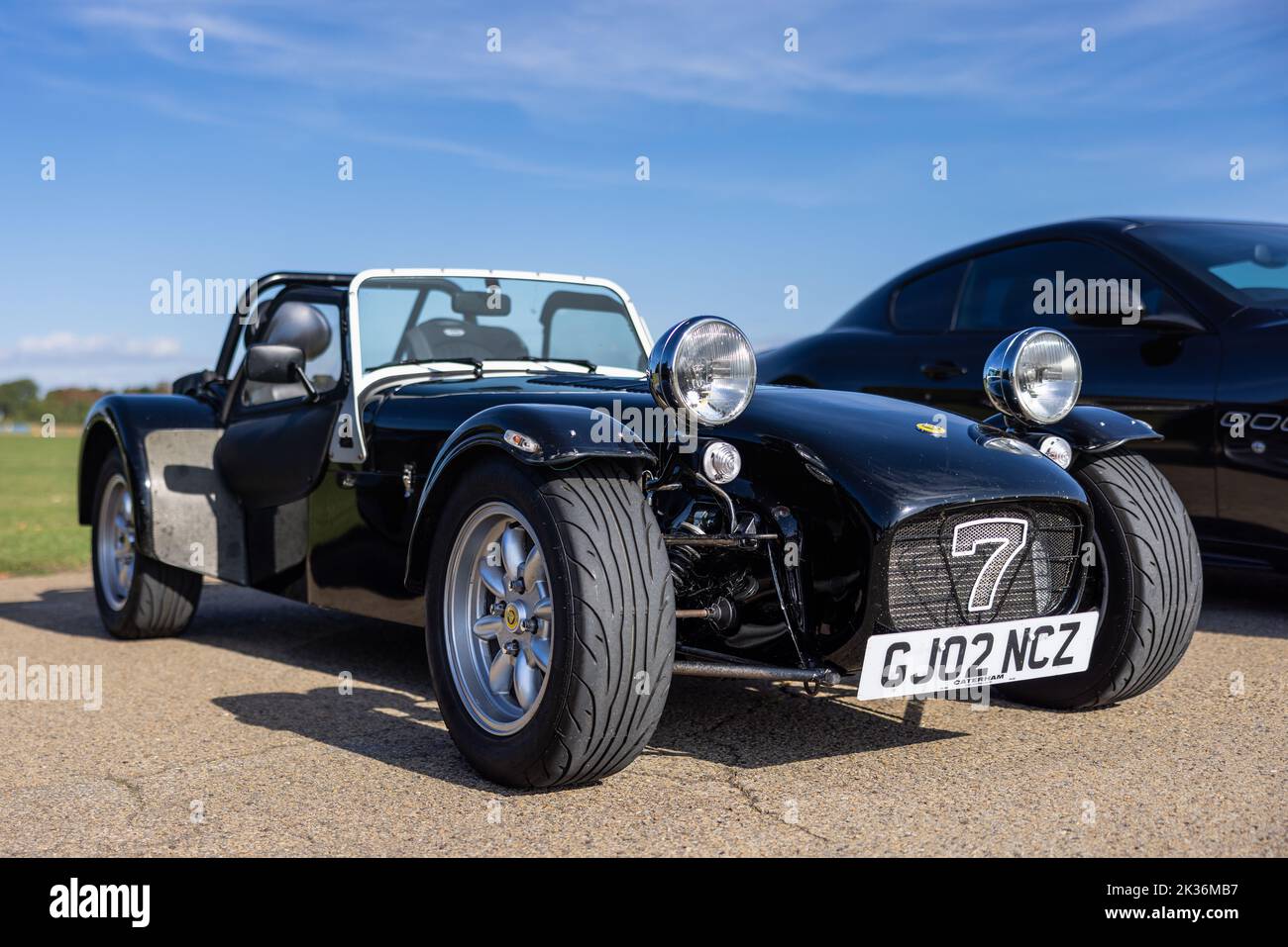 Caterham 7 ‘GJ02 NCZ’ in mostra al Bicester Heritage Poter Cars & Supercar assembly Foto Stock