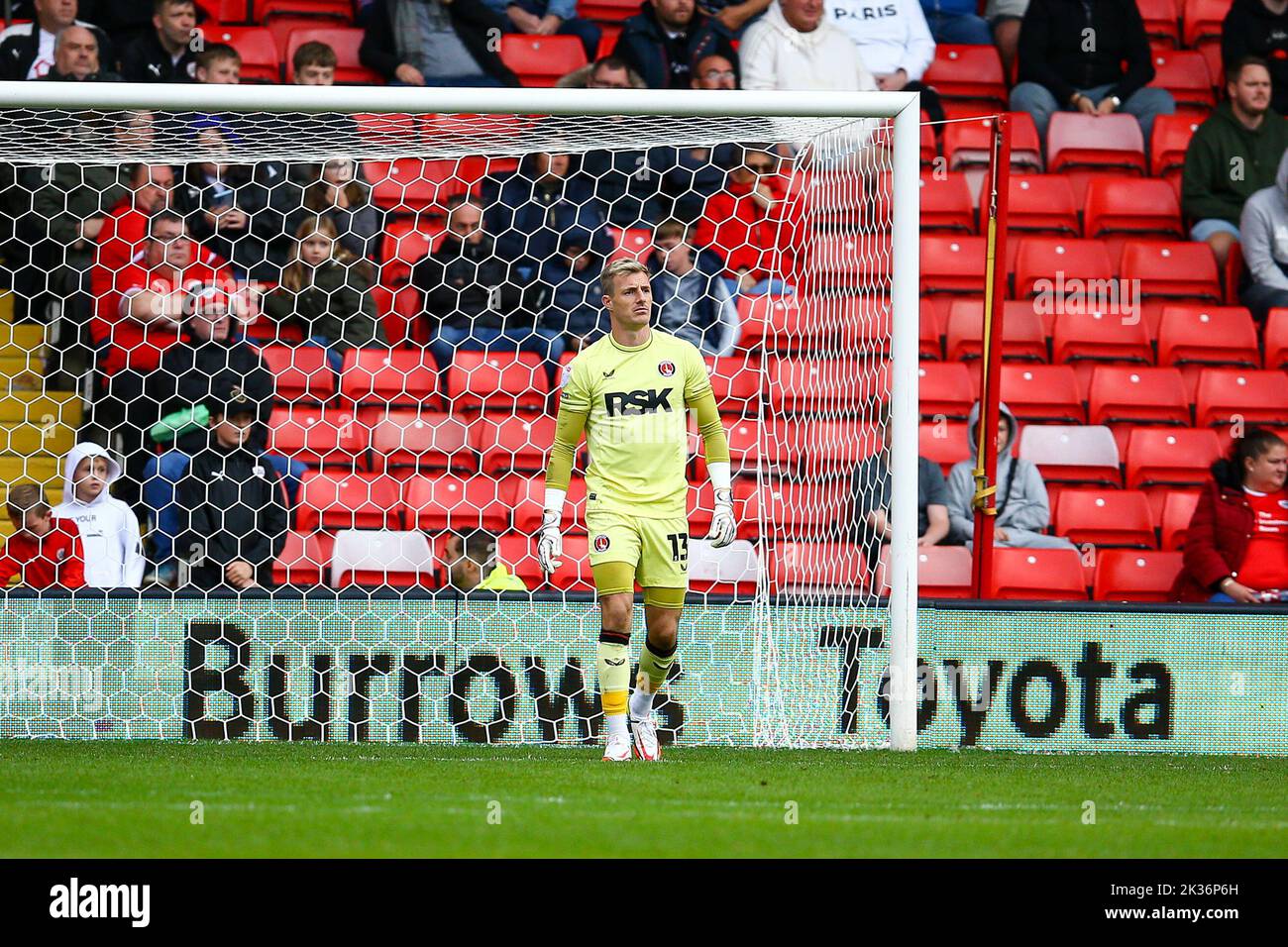 Oakwell Stadium, Barnsley, Inghilterra - 24th settembre 2022 Craig MacGillivray Goalkeeper of Charlton Athletic - durante il gioco Barnsley contro Charlton Athletic, Sky Bet League One, 2022/23, Oakwell Stadium, Barnsley, Inghilterra - 24th settembre 2022 Credit: Arthur Haigh/WhiteRosePhotos/Alamy Live News Foto Stock