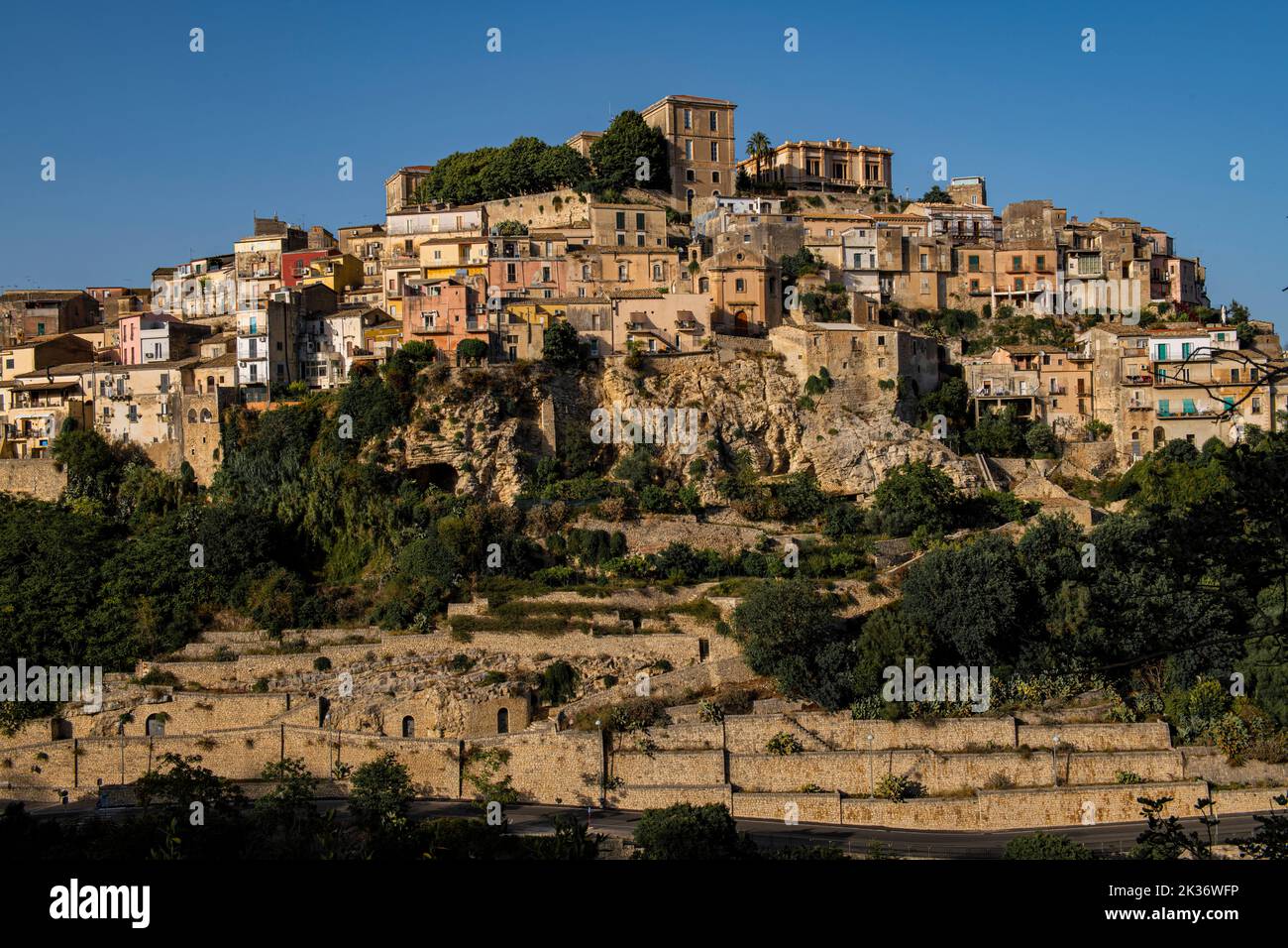 L'antica città di Ragusa Ibla nel tardo pomeriggio in Sicilia Foto Stock