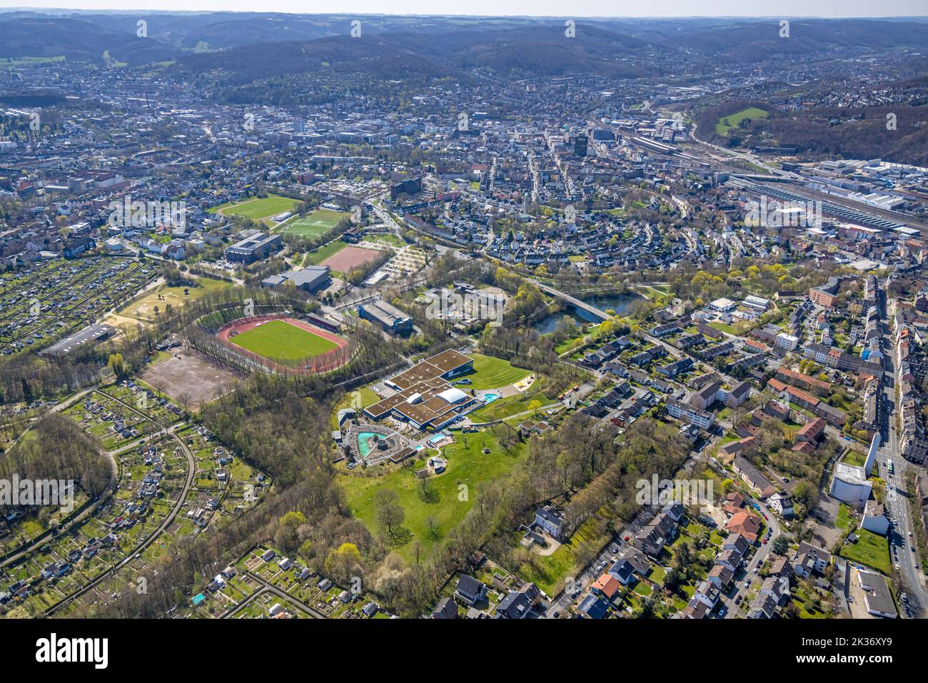 Vista aerea, Sportpark Ischeland con Ischelandstadion e Westfalenbad e Ischelandhalle o Krollmann Arena, Altenhagen, Hagen, Ruhr Area, Nord RHI Foto Stock