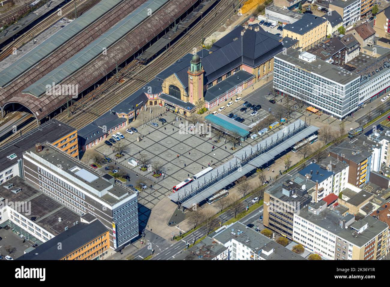 Vista aerea, stazione principale di Hagen con piazzale della stazione, centro città, Hagen, zona della Ruhr, Renania settentrionale-Vestfalia, Germania, stazione, piazzale della stazione, DE Foto Stock