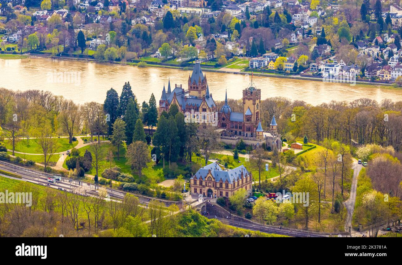 Veduta aerea, Castello di Drachenburg con castello esterno, villa sul fiume Reno, Königswinter, Renania, Renania settentrionale-Vestfalia, Germania, Burg, medievale Foto Stock