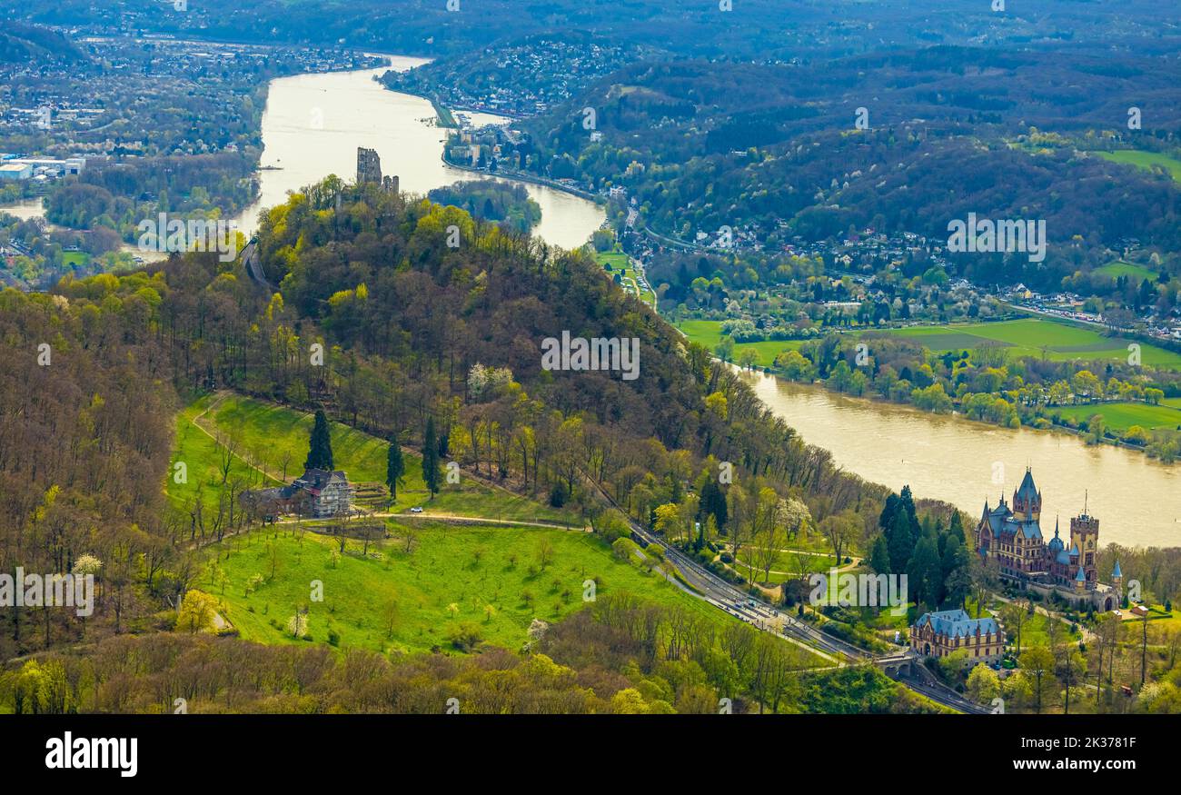 Vista aerea, Drachenfels, rovine del castello medievale con vista sulla valle del Reno e sull'isola di Nonnenwerth, villa del castello di Drachenburg sul fiume Reno, Köni Foto Stock