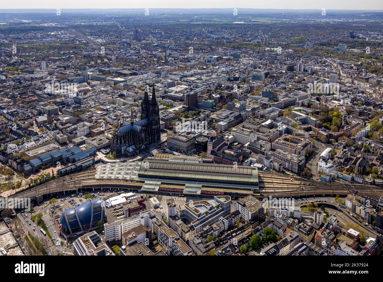 Vista aerea, Cattedrale di Colonia e stazione centrale di Colonia, cupola musicale, Città Vecchia, Colonia, Renania, Renania settentrionale-Vestfalia, Germania, luogo di culto, Foto Stock