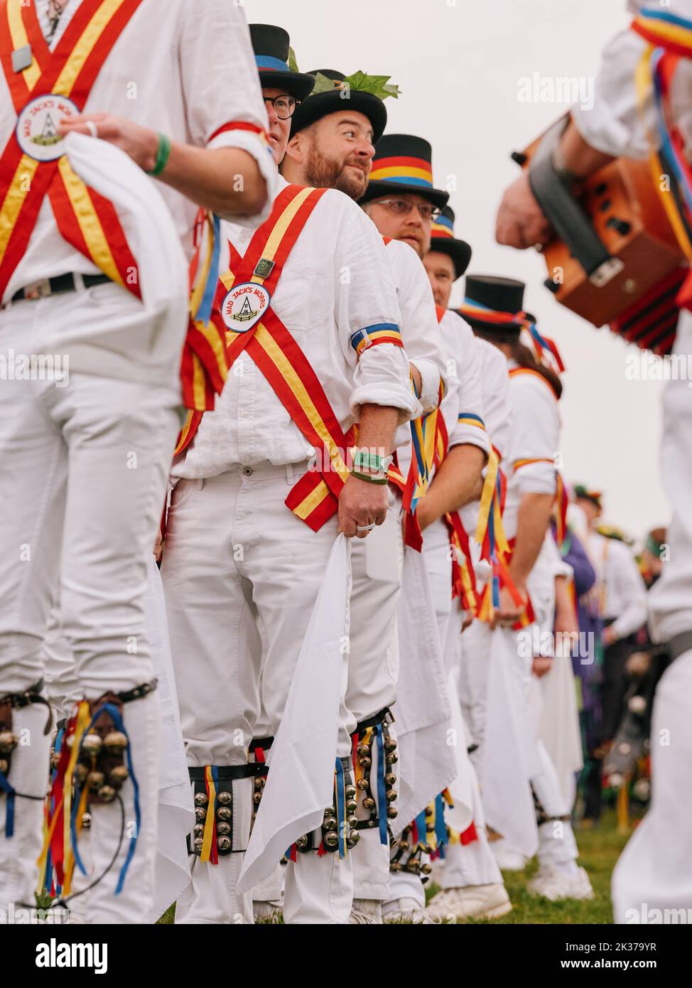 MAD Jacks ballerini Morris ballare nel Ladies Parlour, West Hill nel Jack in the Green festival 2022 maggio - Hastings East Sussex Inghilterra Regno Unito Foto Stock