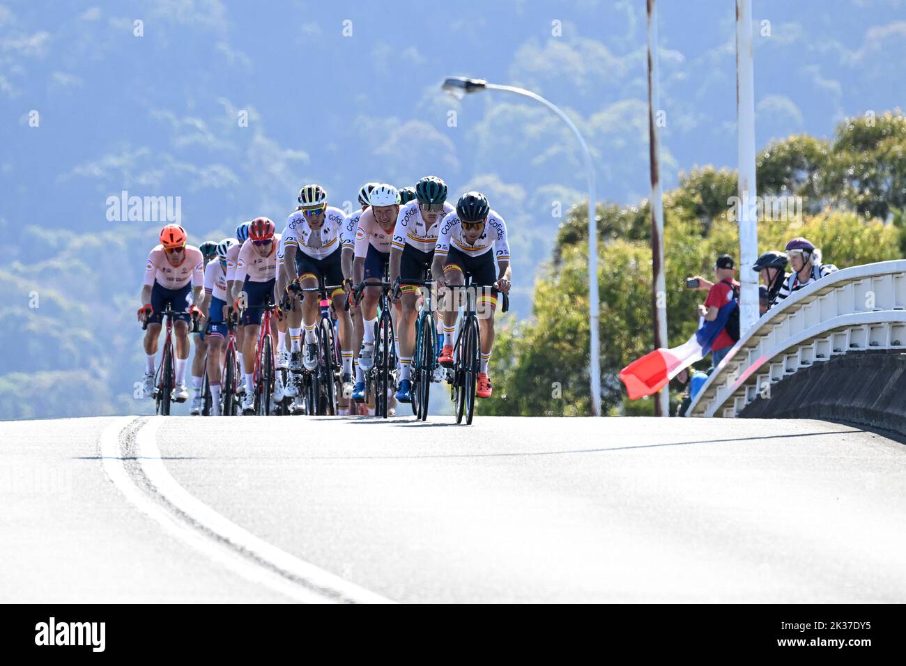 25th settembre 2022; Wollongong, Illawarra, Galles del Sud, Australia: UCI World Road Cycling Championships, la squadra spagnola è a capo del grupetto principale durante l'Elite Mens Road Race Foto Stock