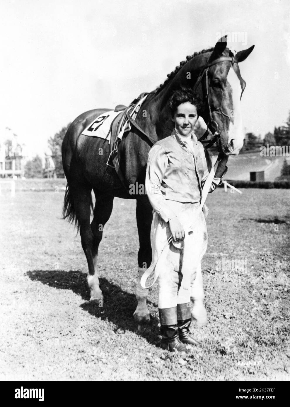 ELIZABETH TAYLOR con Horse in VELLUTO NAZIONALE 1944 regista CLARENCE BROWN romanzo Enid Bagnold produttore Pandro S. Berman Metro Goldwyn Mayer Foto Stock