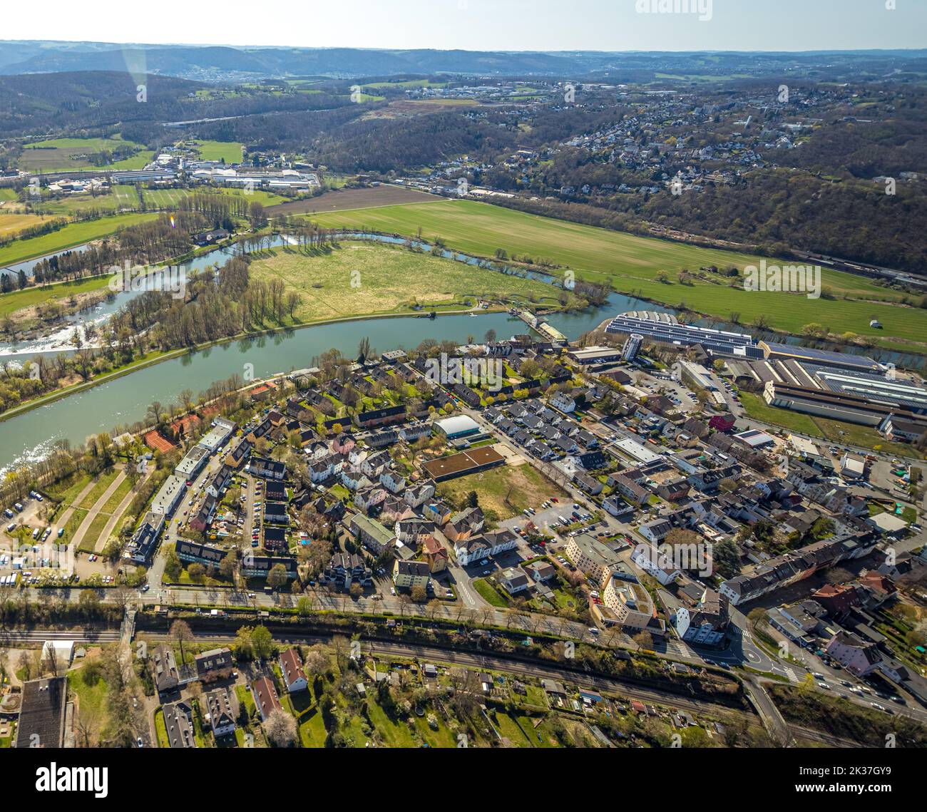 Vista aerea, vista sulla città Wetter con vista su Hagen, fiume Ruhr e Obergraben con la centrale elettrica Harkort, isola di den Weiden, acquedotto comunitario Vol Foto Stock