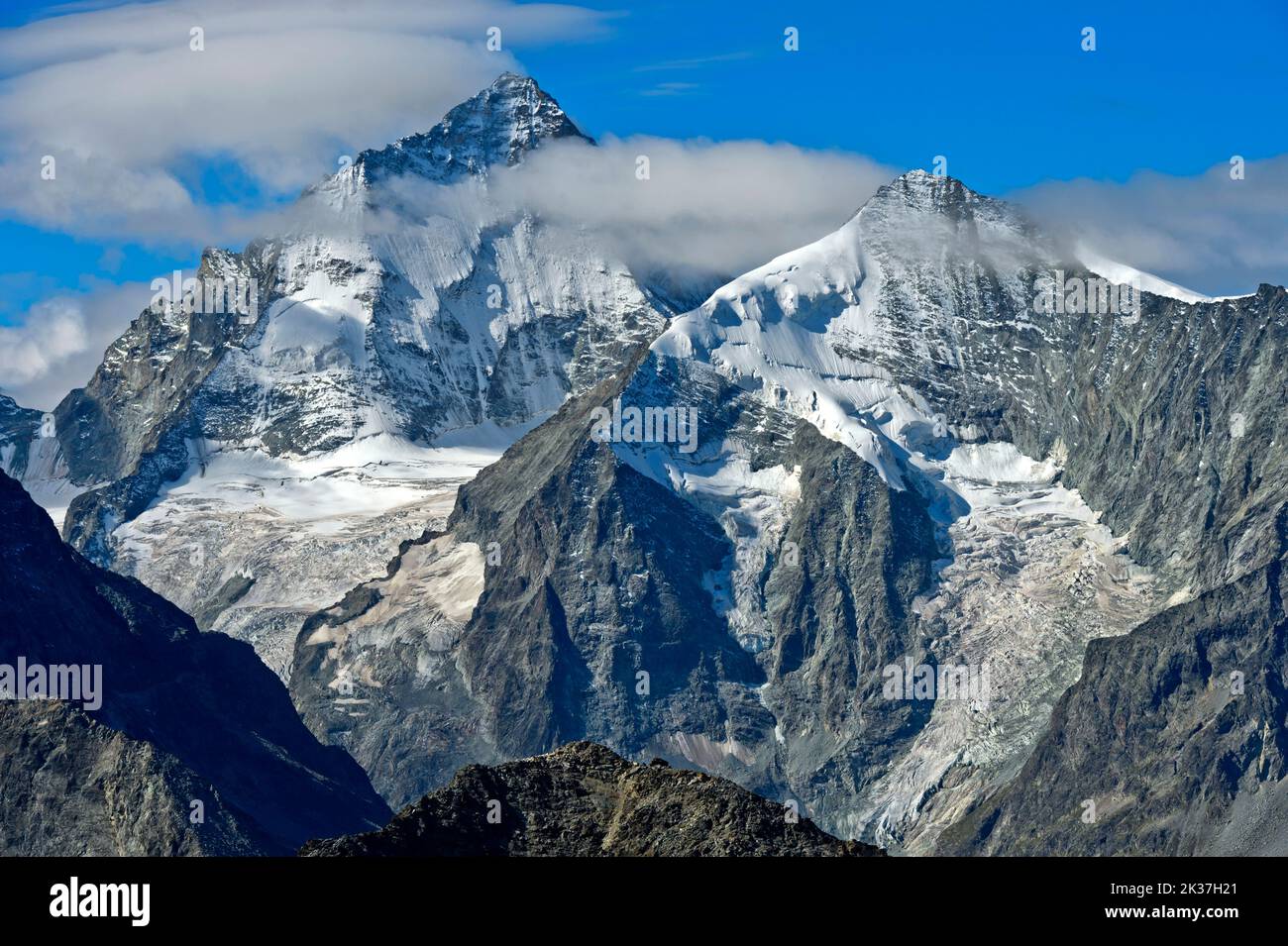 Nel cuore delle Alpi del Vallese, catena di cime, f.l.t.r. Dent Blanche, Grand Cornier, Zinal, Val d'Anniviers, Vallese, Svizzera Foto Stock
