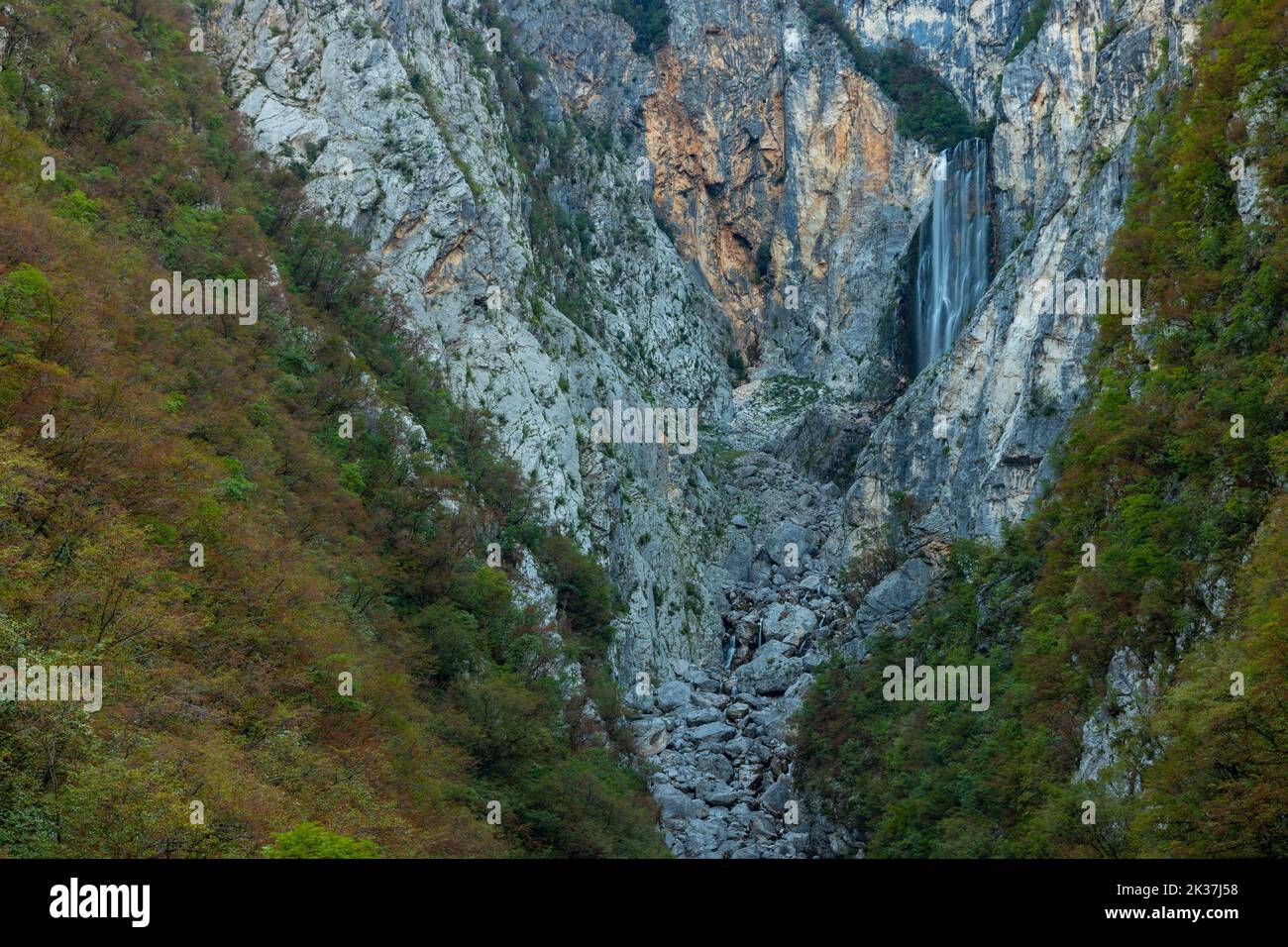 Cascata di Boka vicino a Bovec in Slovenia Foto Stock