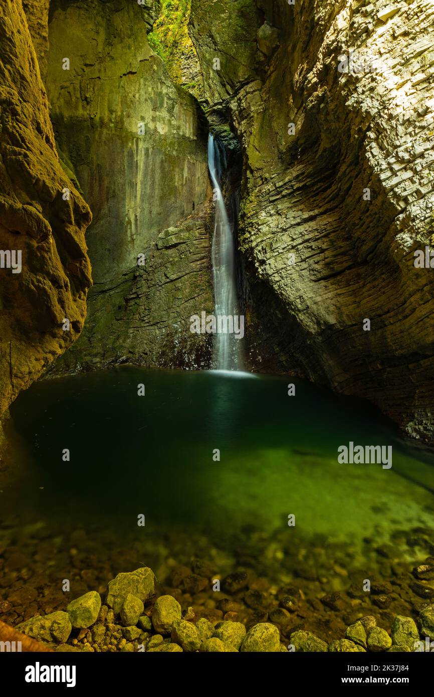 Cascata di Kozjak vicino a Kobarid in Slovenia Foto Stock