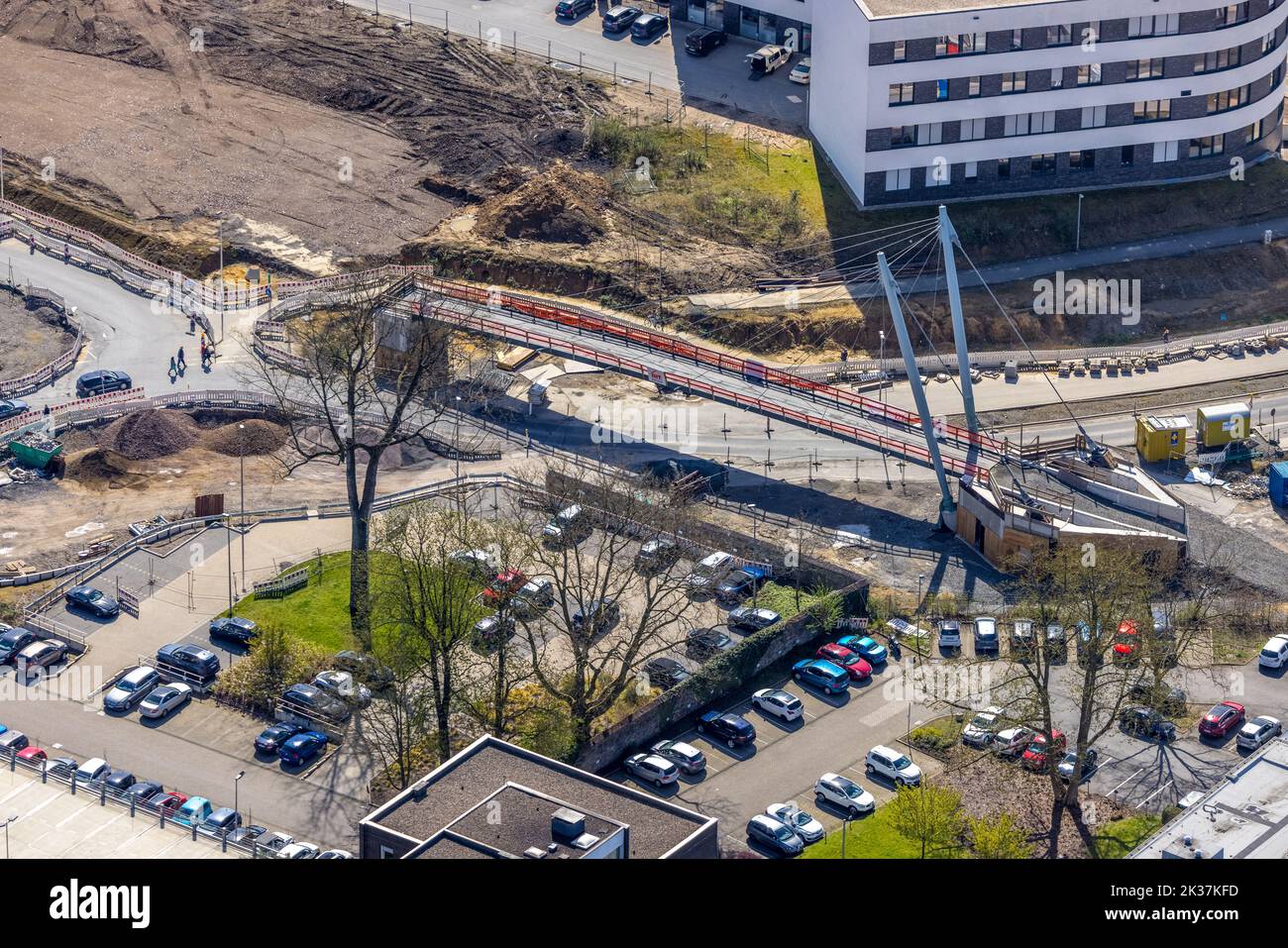 Vista aerea, cantiere e riqualificazione di Pferdebachstraße con la nuova costruzione del ponte percorso ciclabile Rheinischer Esel, Witten, Ruhr sono Foto Stock