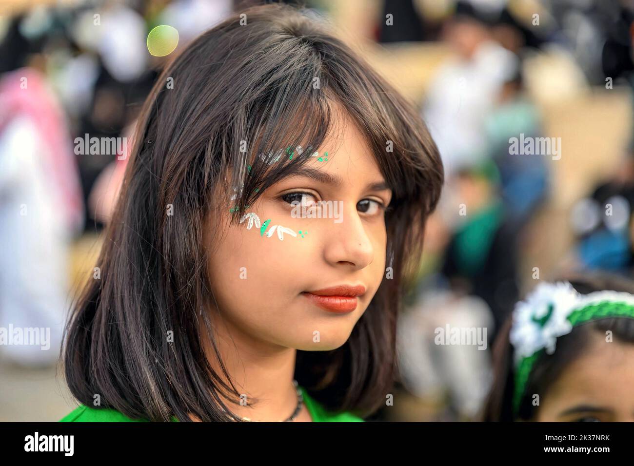 I sauditi celebrano la “Giornata Nazionale” con vari spettacoli o balli, attorno alla loro bandiera e al colore verde, come qui a Bahha, in Arabia Saudita, il 22 settembre 2022. Foto di Balkis Press/ABACAPRESS.COM Foto Stock