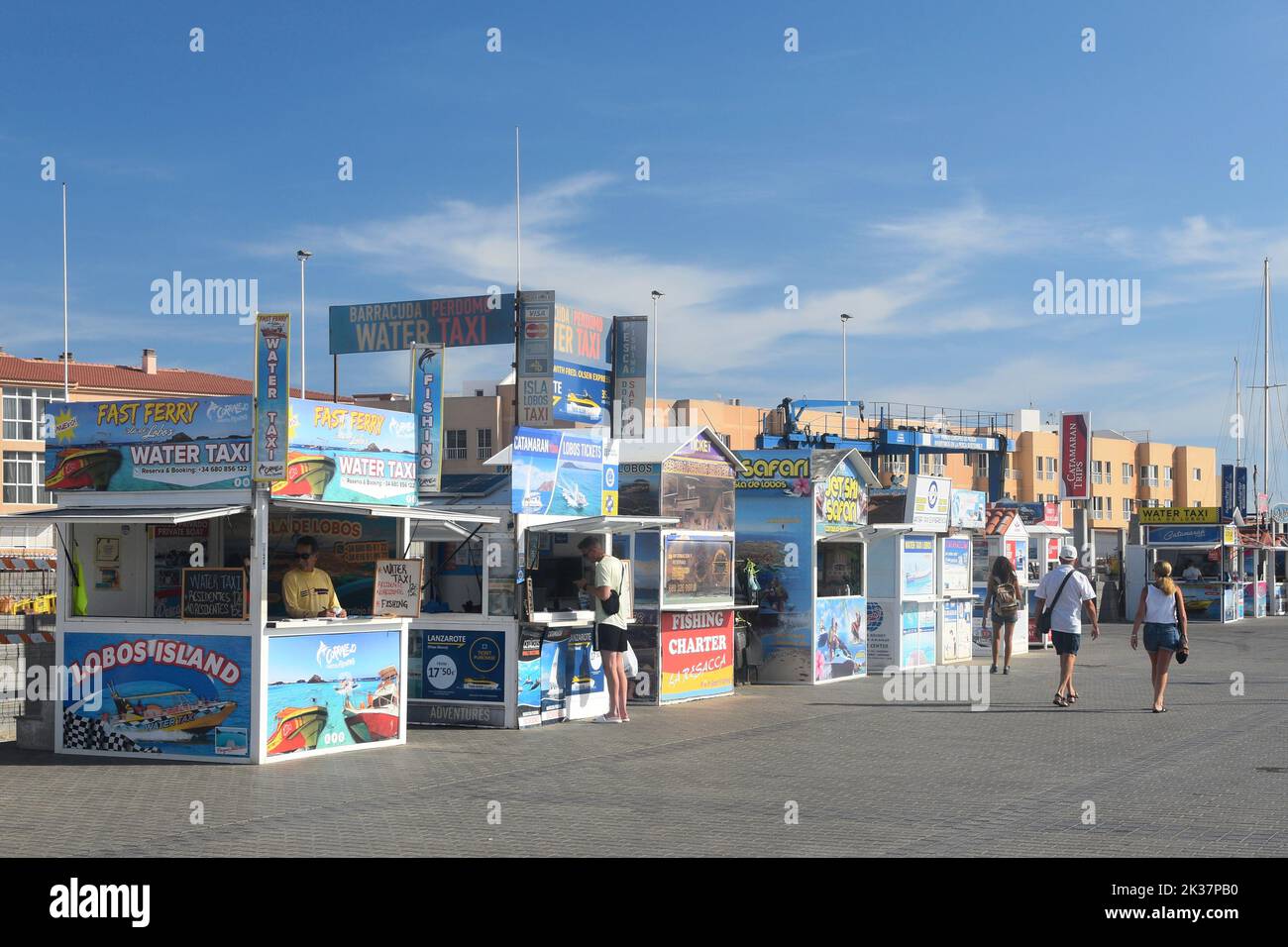Zona portuale di Corralejo, biglietteria per escursioni Foto Stock