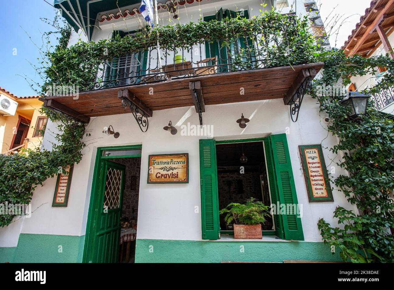 Isola di Skiathos, uno dei migliori posti per mangiare, architettura tradizionale, arcipelago delle Sporadi, Grecia Foto Stock