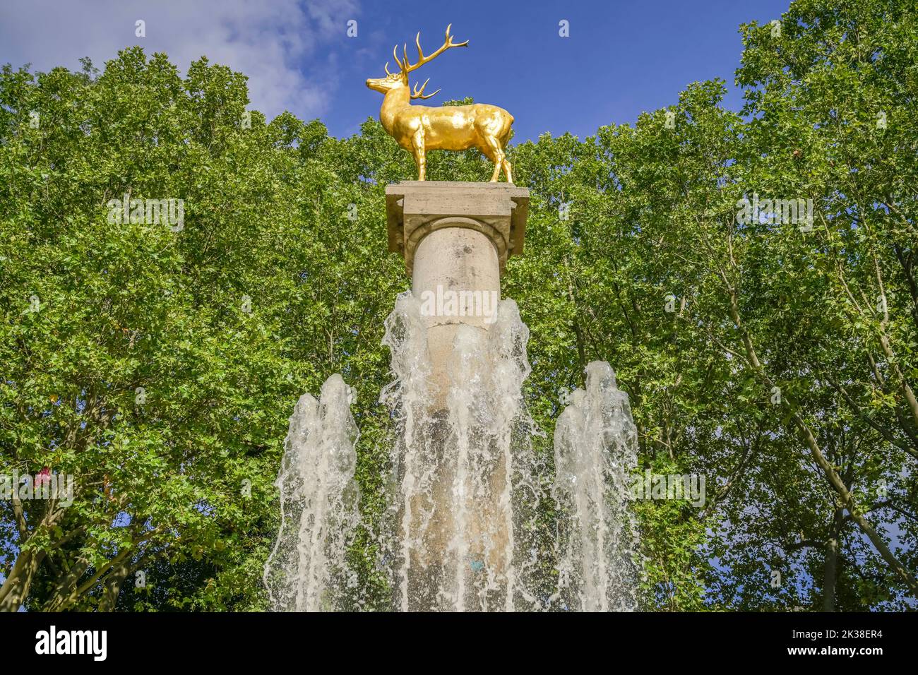 Brunnen Zum Goldenen Hirschen, Rudolph-Wilde-parco Stadtpark, Schöneberg, Tempelhof-Schöneberg, Berlino, Deutschland Foto Stock