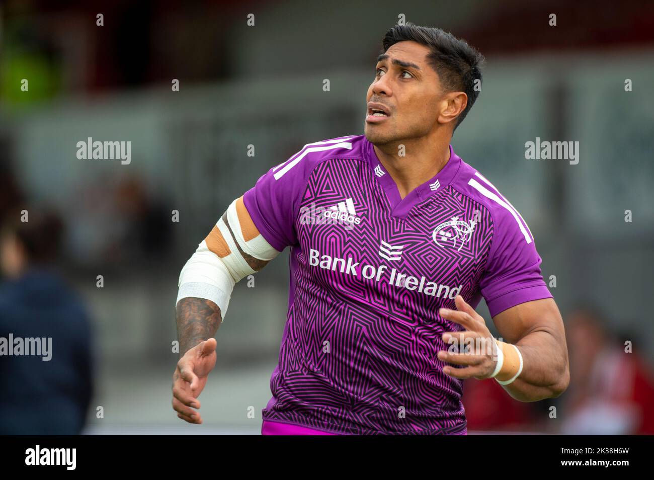 Malakai Fekitoa di Munster durante la partita del Campionato di rugby Unito Round 2 tra Dragons RFC e Munster Rugby alla Rodney Parade di Newport, Galles, Regno Unito il 25 settembre 2022 (Foto di Andrew SURMA/ Credit: Sipa USA/Alamy Live News Foto Stock