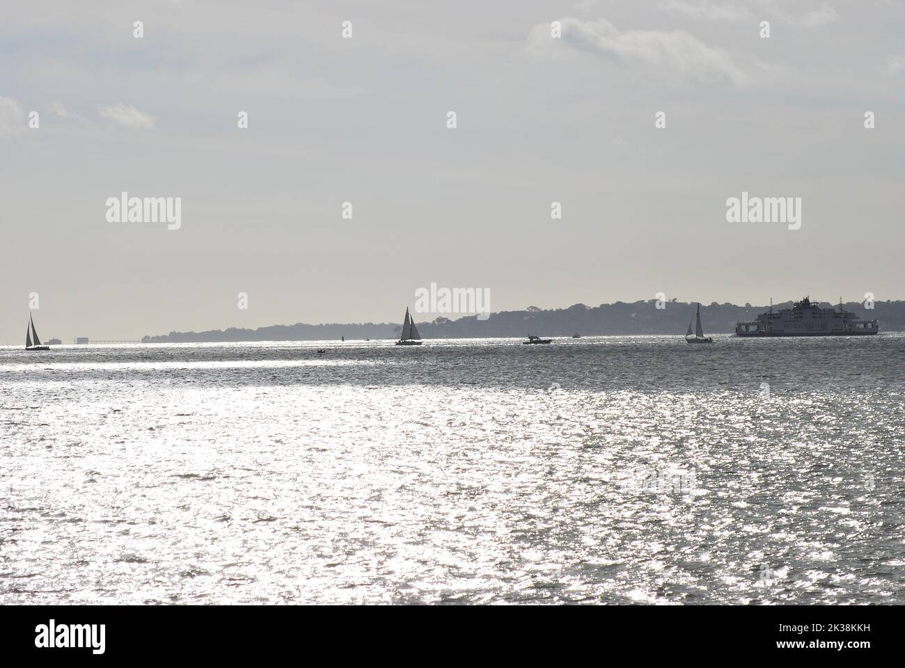 Bella vista del mare britannico il giorno d'estate Foto Stock