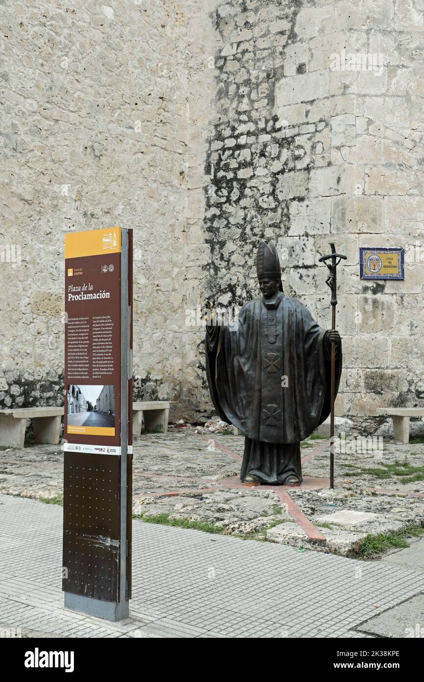 Statua commemorativa di Papa Giovanni Paolo II a Cartagena eretta dopo la sua visita del 1986 Foto Stock