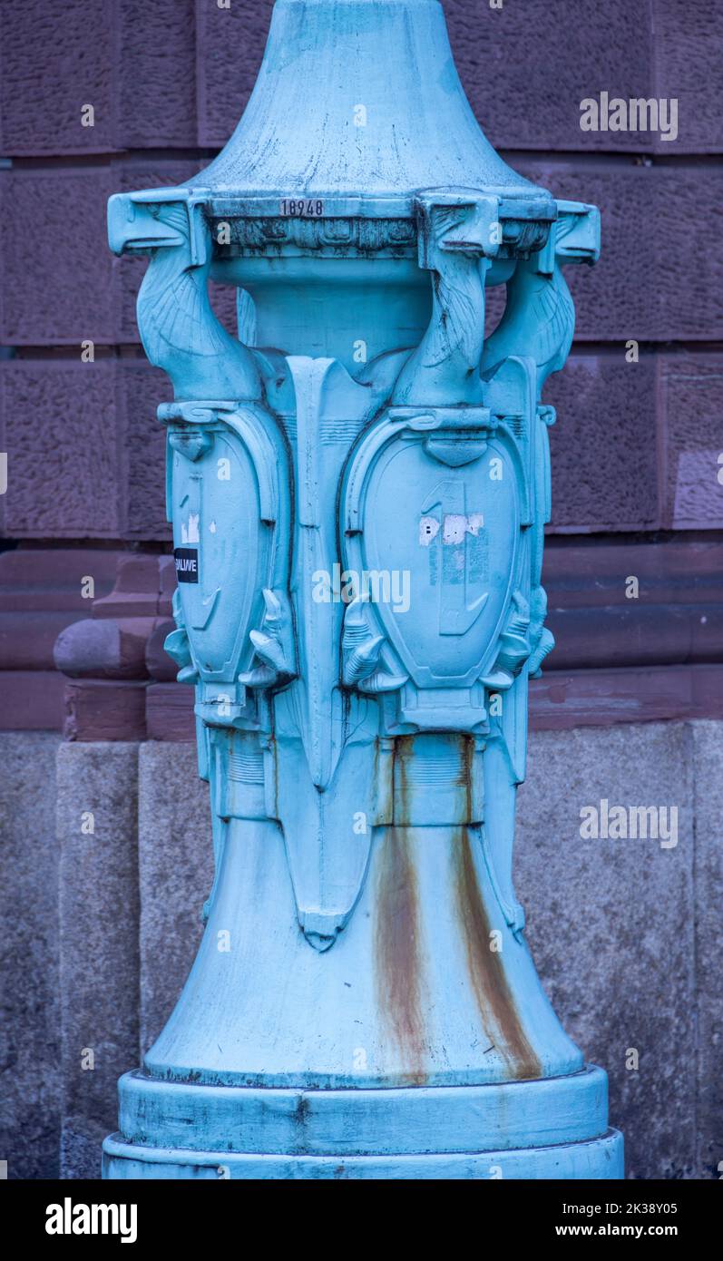 Particolare del lampione in metallo art nouveau Jugendstil, Frderick Square, Mannheim, Germania Foto Stock