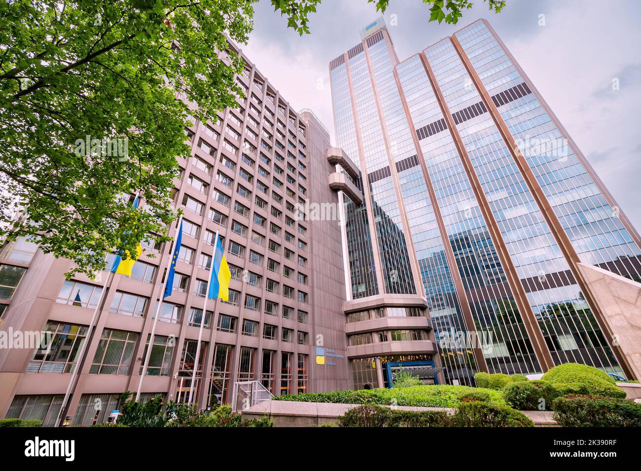 21 luglio 2022, Dusseldorf, Germania: assicurazione pensione grattacielo edificio governativo della Renania. Pagamenti e sostegno sociale durante la crisi e il Foto Stock