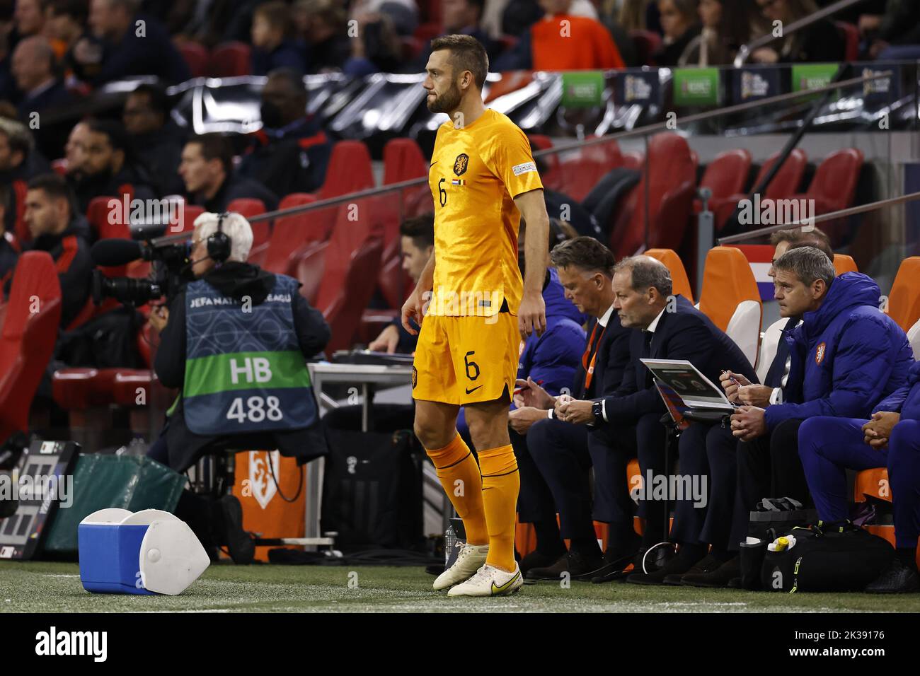 Amsterdam, Paesi Bassi. 25th Set, 2022. AMSTERDAM - Stefan de Vrij d'Olanda durante la partita della UEFA Nations League tra Paesi Bassi e Belgio all'Arena Johan Cruijff il 25 settembre 2022 ad Amsterdam, Paesi Bassi. ANP MAURICE VAN STEEN Credit: ANP/Alamy Live News Foto Stock