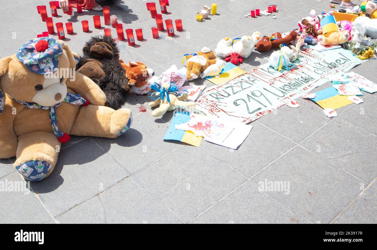 Alicante, Spagna; 15th agosto 2022: Una manifestazione contro la guerra Ucraina Foto Stock