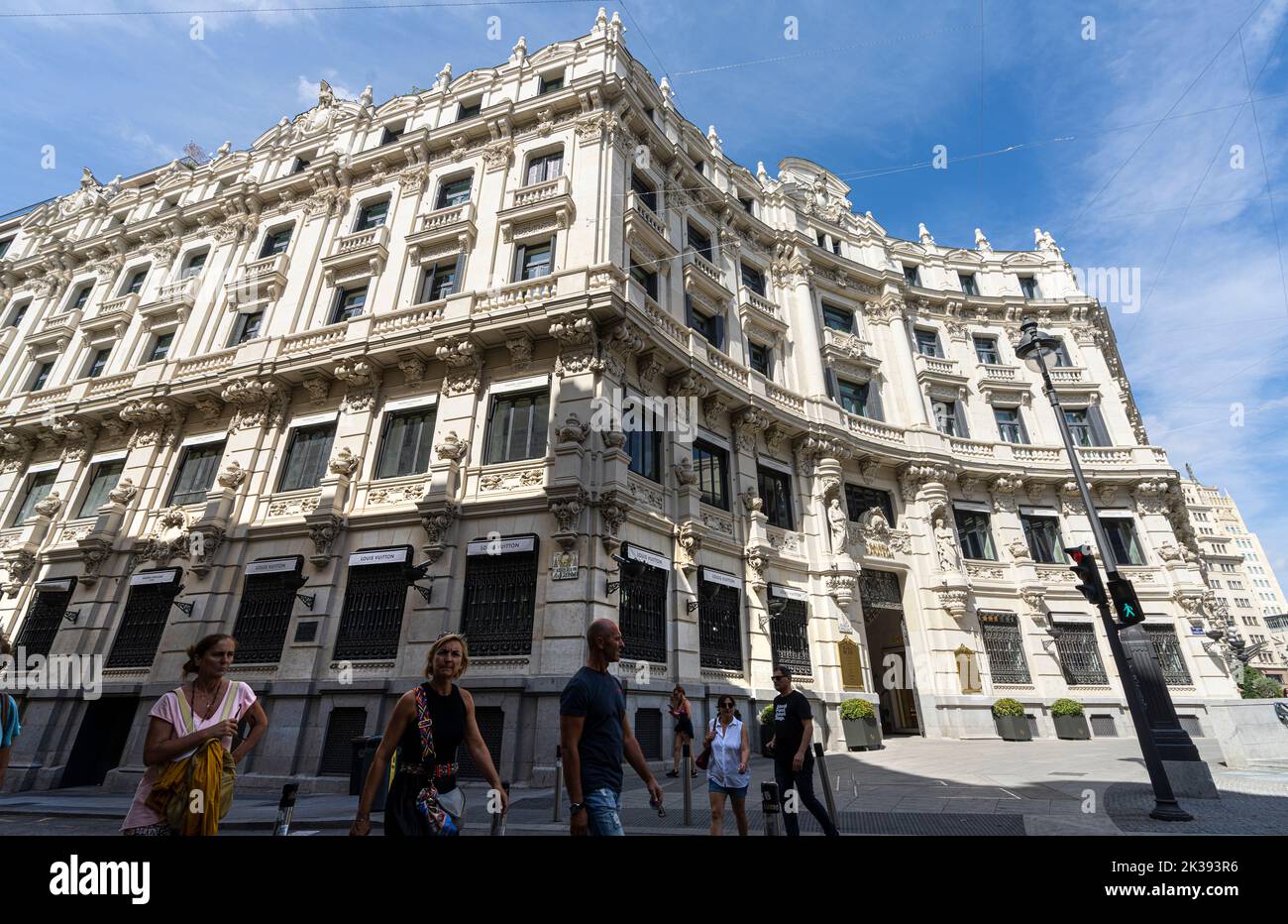 Madrid, Spagna, settembre 2022. Vista esterna dell'edificio della Galleria dello shopping di Canalejas nel centro della città Foto Stock