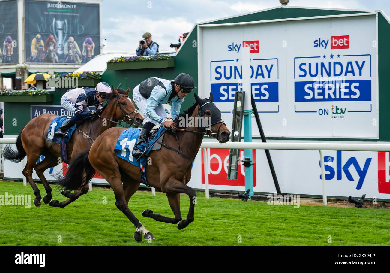 Scene del secondo giorno del Tribute Weekend dell'ippodromo di York, domenica 22nd maggio 2022, con la Sky Bet Sunday Series Foto Stock