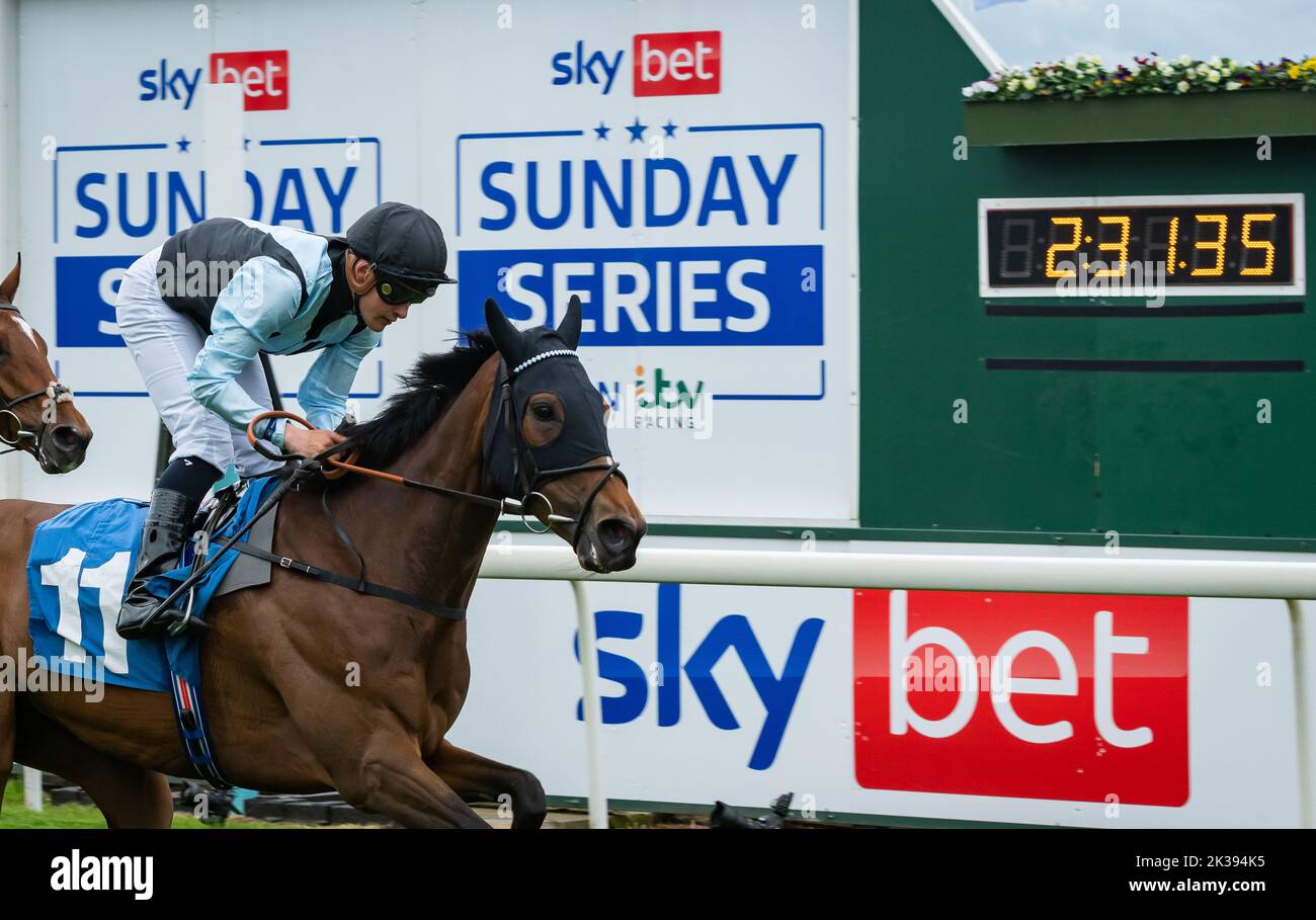 Scene del secondo giorno del Tribute Weekend dell'ippodromo di York, domenica 22nd maggio 2022, con la Sky Bet Sunday Series Foto Stock