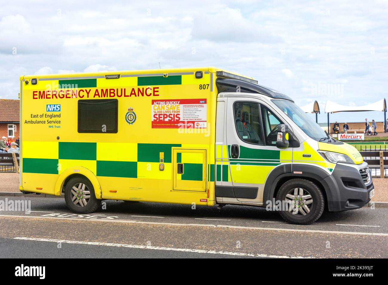NHS East of England Ambulance Service Vehicle, Marine Parade, Great Yarmouth, Norfolk, England, Regno Unito Foto Stock
