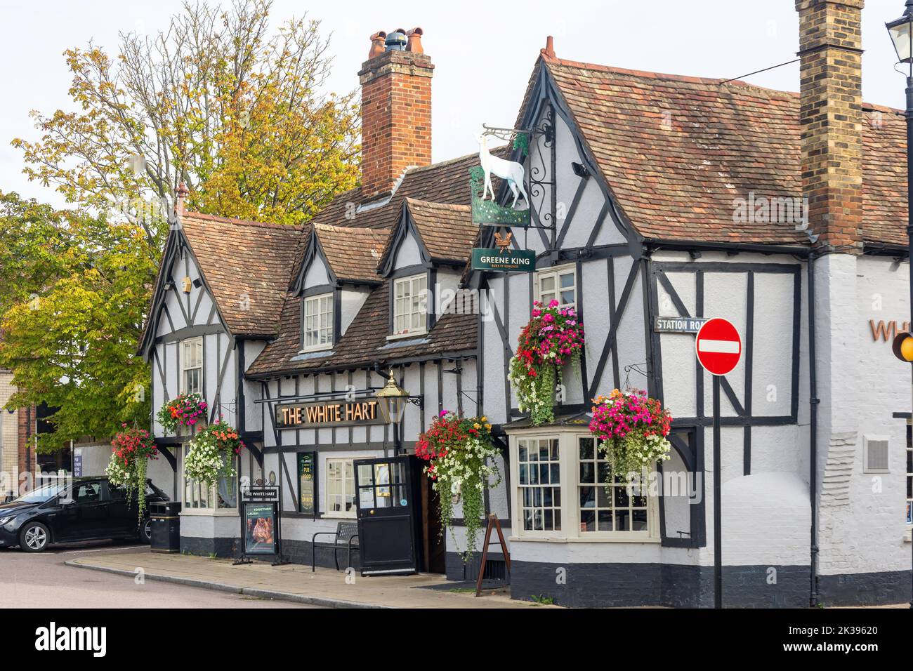 Il XV secolo White Hart Pub, la piazza del mercato, Biggleswade, Bedfordshire, England, Regno Unito Foto Stock