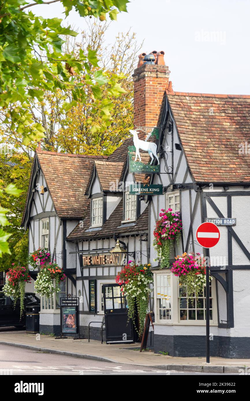 Il XV secolo White Hart Pub, la piazza del mercato, Biggleswade, Bedfordshire, England, Regno Unito Foto Stock
