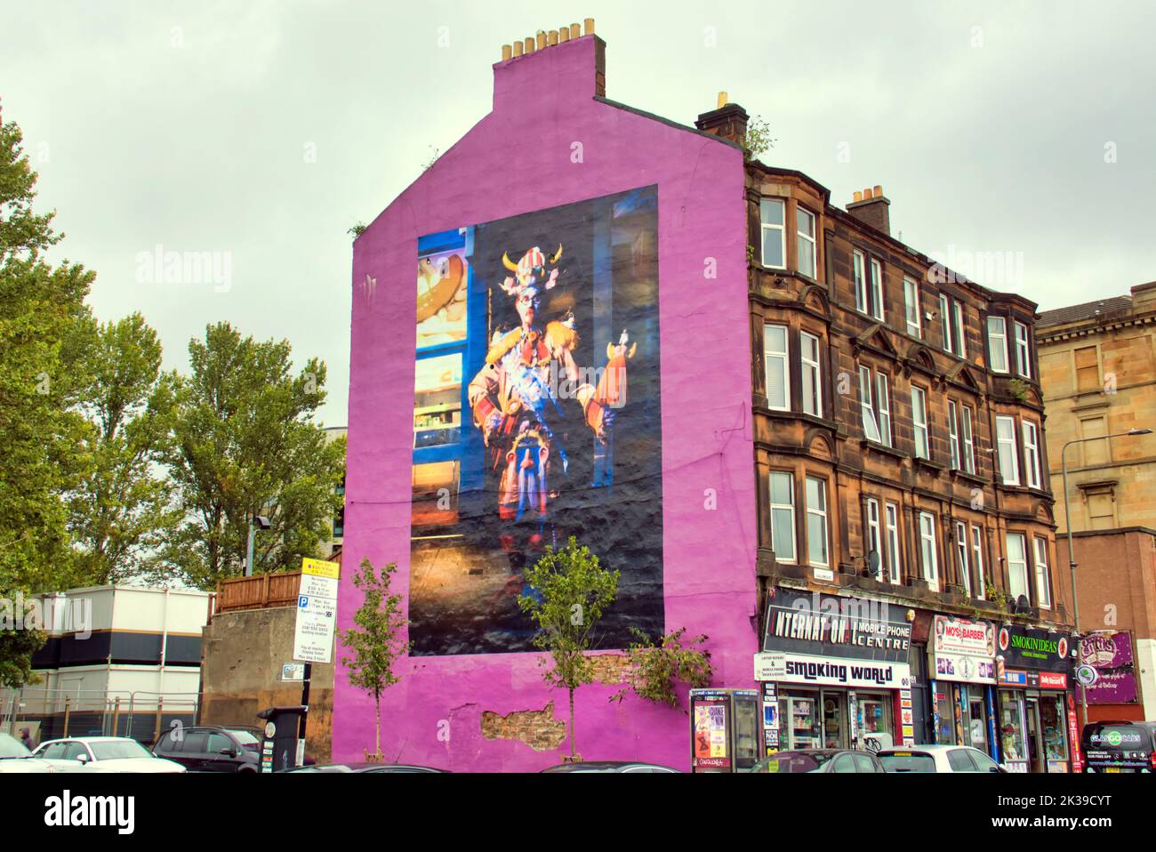 il murale di billy Connolly ‘Big Yin’ di Rachel Maclean si trova sul Gallowgate vicino al Barrowland Park Glasgow, Scozia, Regno Unito Foto Stock