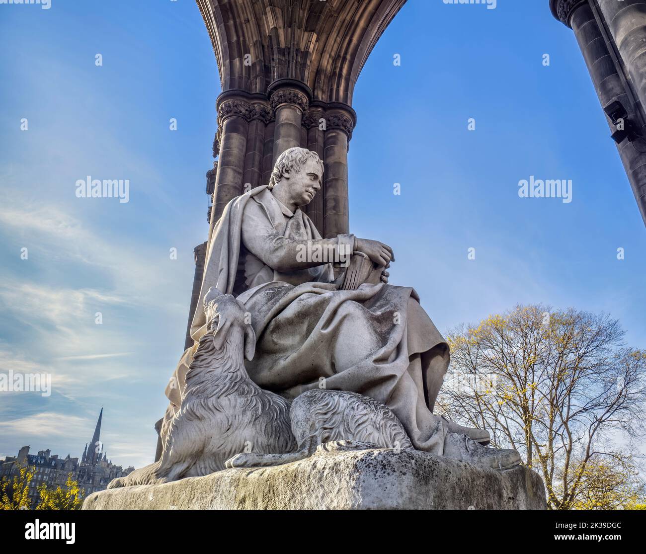 Statua di Sir Walter Scott alla base del monumento di Scott, Edimburgo, Scozia, Regno Unito. Foto Stock