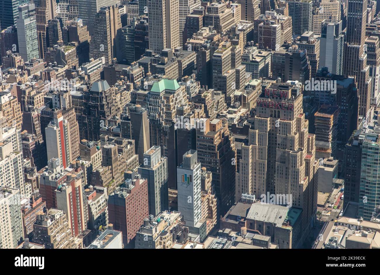 Vista dall'alto dell'edificio di New Yorker a Manhattan, NYC, USA Foto Stock