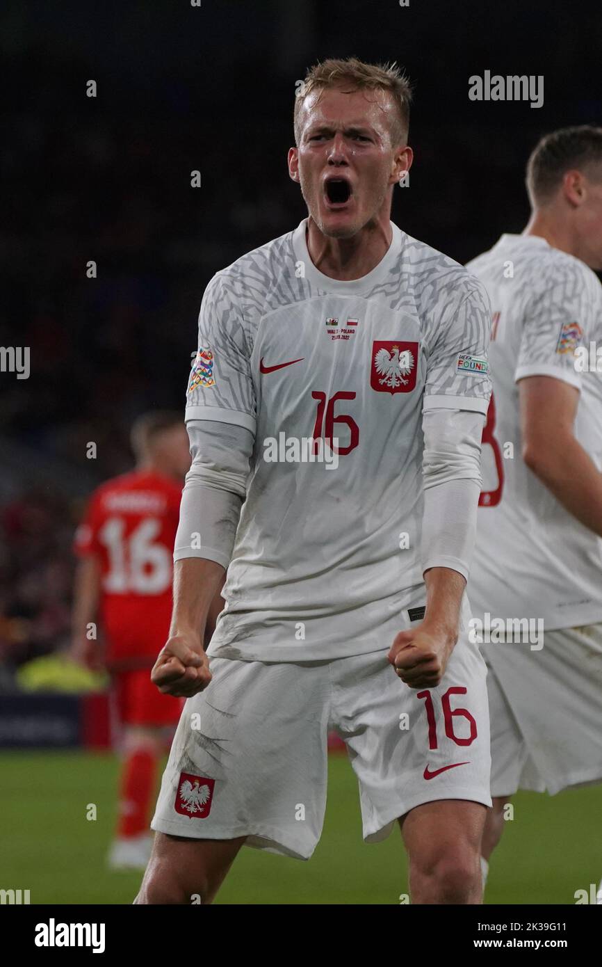 Cardiff, Galles, Regno Unito. 25th Settembre 2022. Giocatore polacco vincitore Karol Swiderski festeggia durante la partita del gruppo UEFA Nations A4 contro Galles al Cardiff City Stadium, Galles. Credit: Penallta Photographics/Alamy Live News Foto Stock