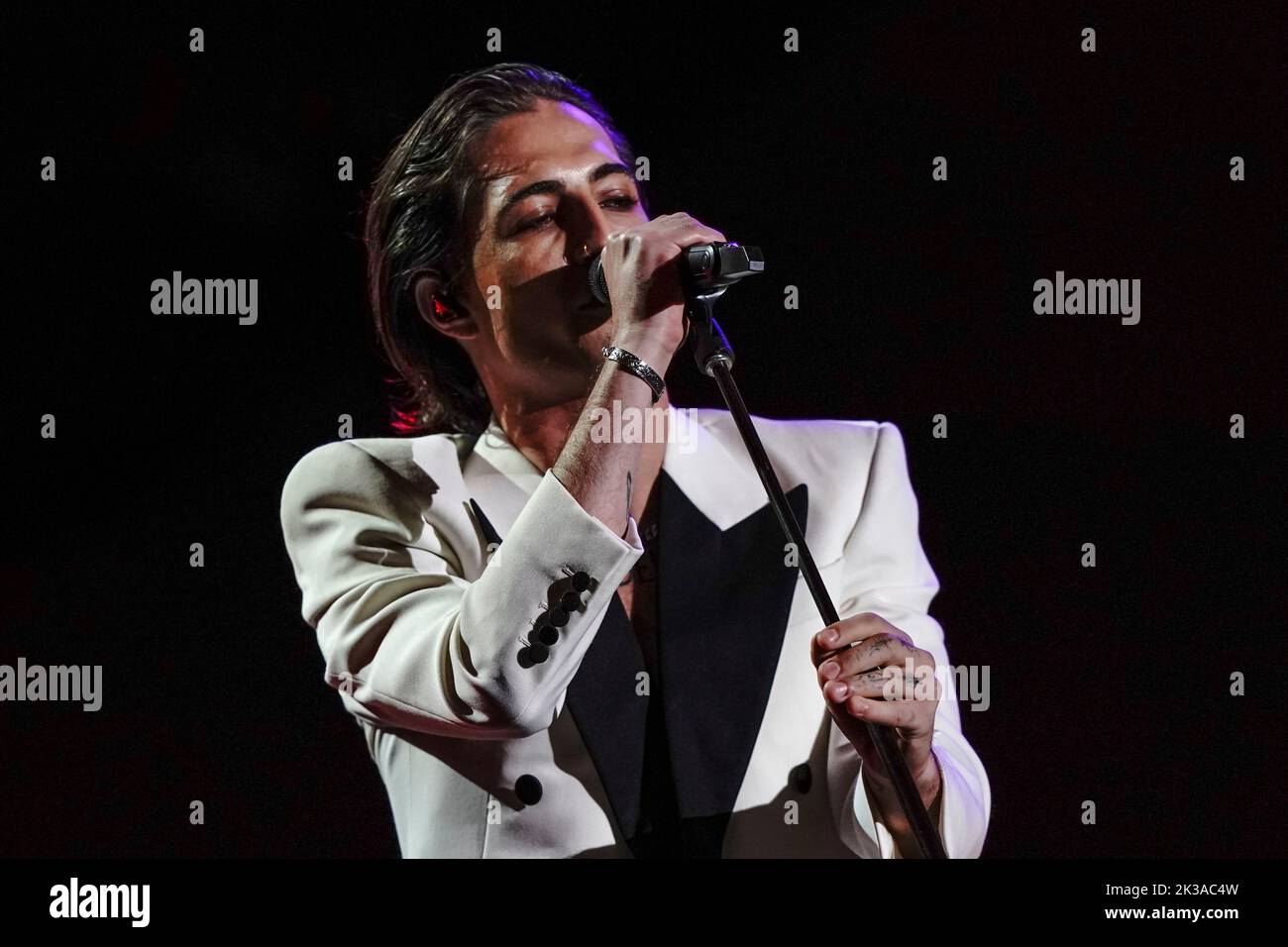 New York, NY 24 settembre 2022 Damiano David di Maneskin suona al