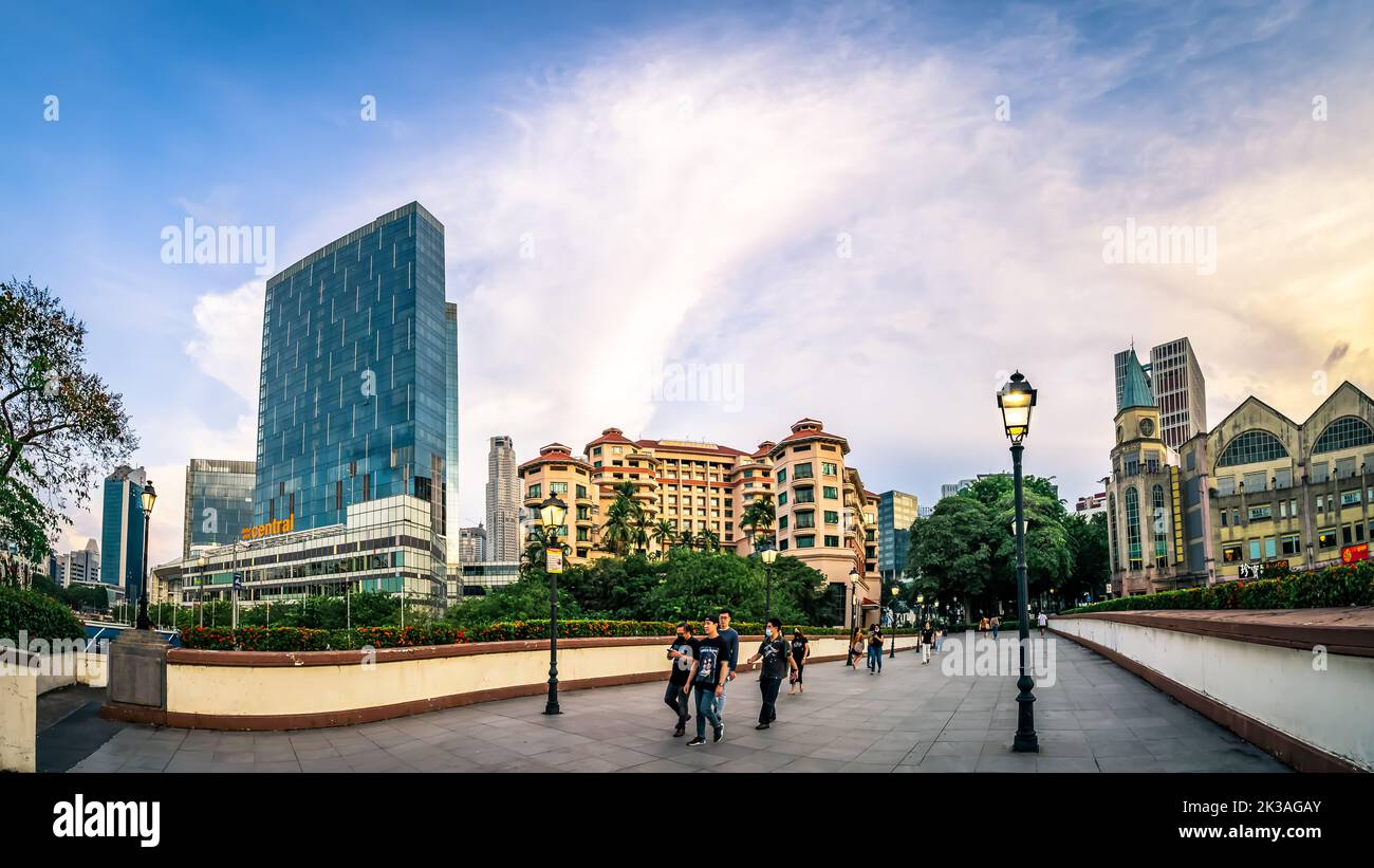 Vista panoramica di Clarke Quay Central e Clarke Quay durante il tramonto. Foto Stock