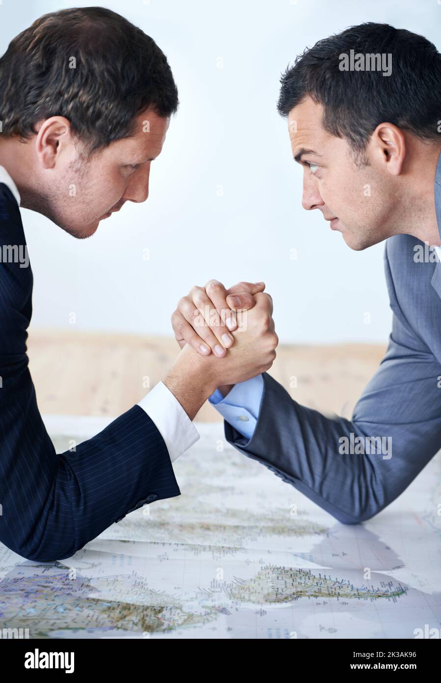 Il perfetto duo d'affari, due uomini d'affari che mostrano la loro solidarietà. Foto Stock