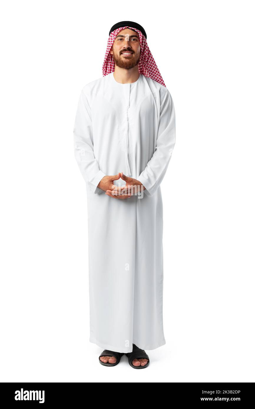 Sorridendo un uomo arabo mentre si è in piedi in uno studio bianco Foto Stock