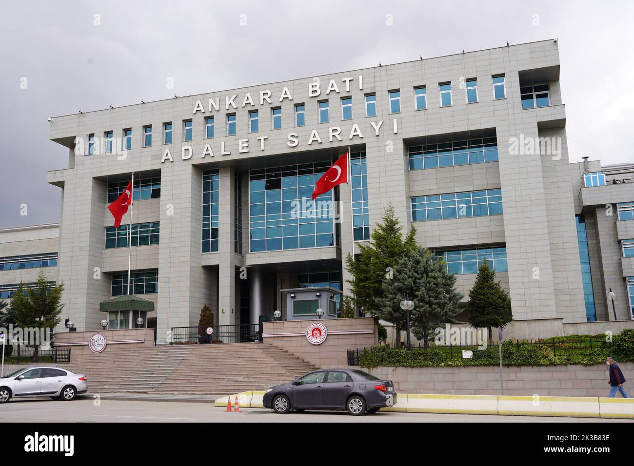 Turchia Ankara - Aprile 26 2021: Autostrada 20, Republıc della Turchia Mınıstry di Justıce, edificio del tribunale occidentale Foto Stock