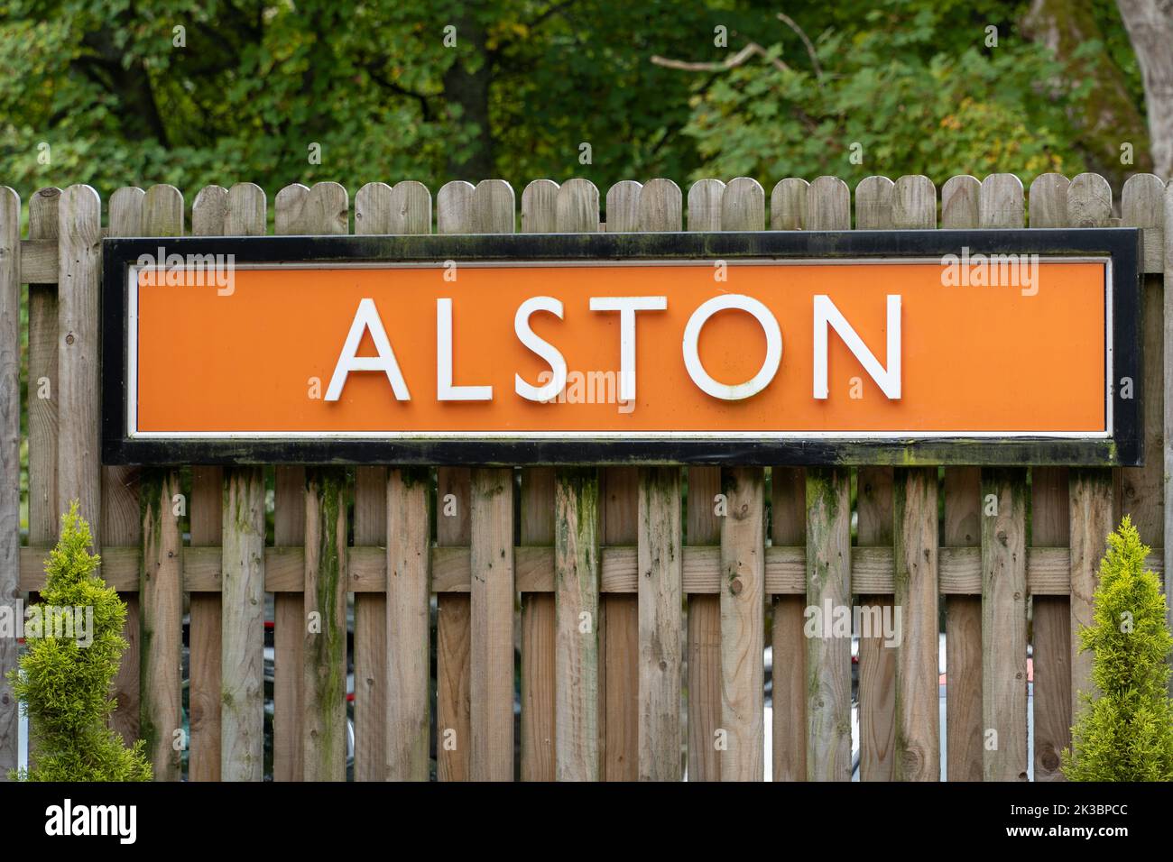Stazione segno a Alston sulla South Tynedale Railway a Cumbria, Regno Unito Foto Stock