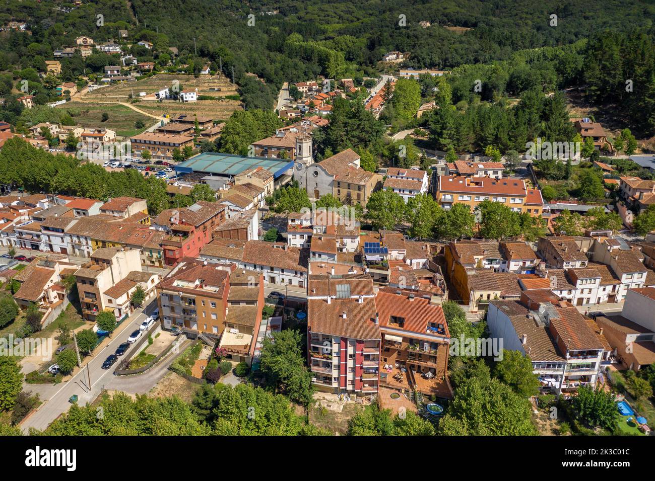 Veduta aerea della città di Vallgorguina nel parco naturale di Montnegre-Corredor (Vallès Oriental, Barcellona, Catalogna, Spagna) Foto Stock